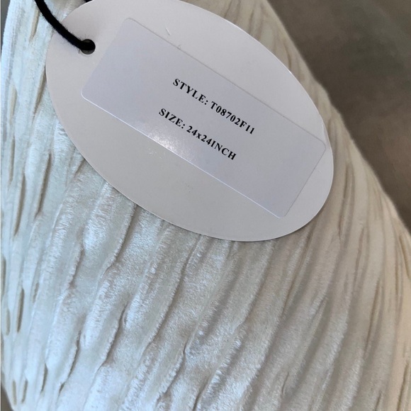 1-NWT CALLISTO HOME GEO DECORATIVE THROW PILLOW (Read description details) - Picture 13 of 13